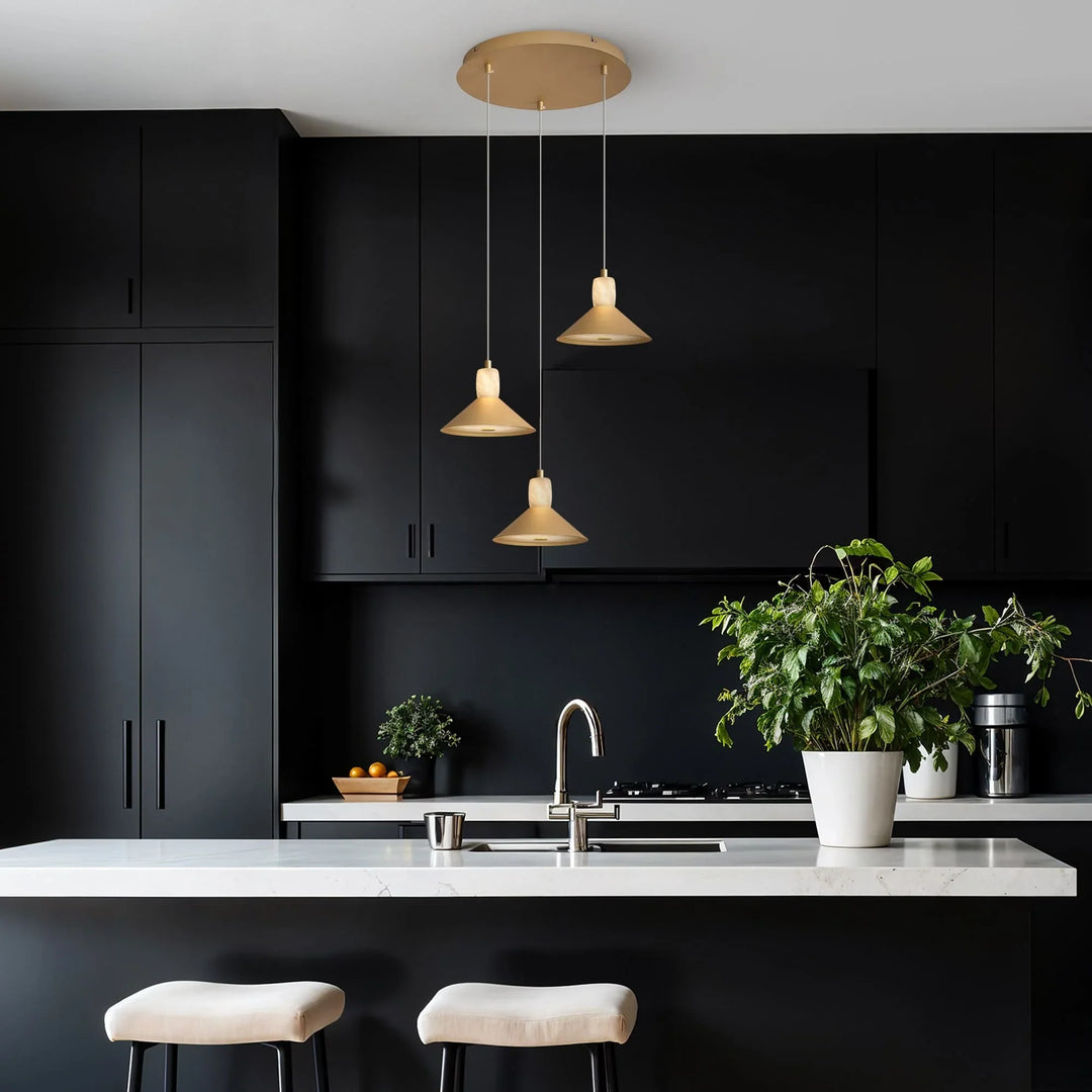 CHANDELIERS & PENDANT LIGHTS