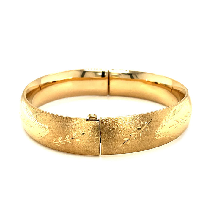 Brazalete clásico tallado con flores en oro amarillo de 14 k (13,50 mm)