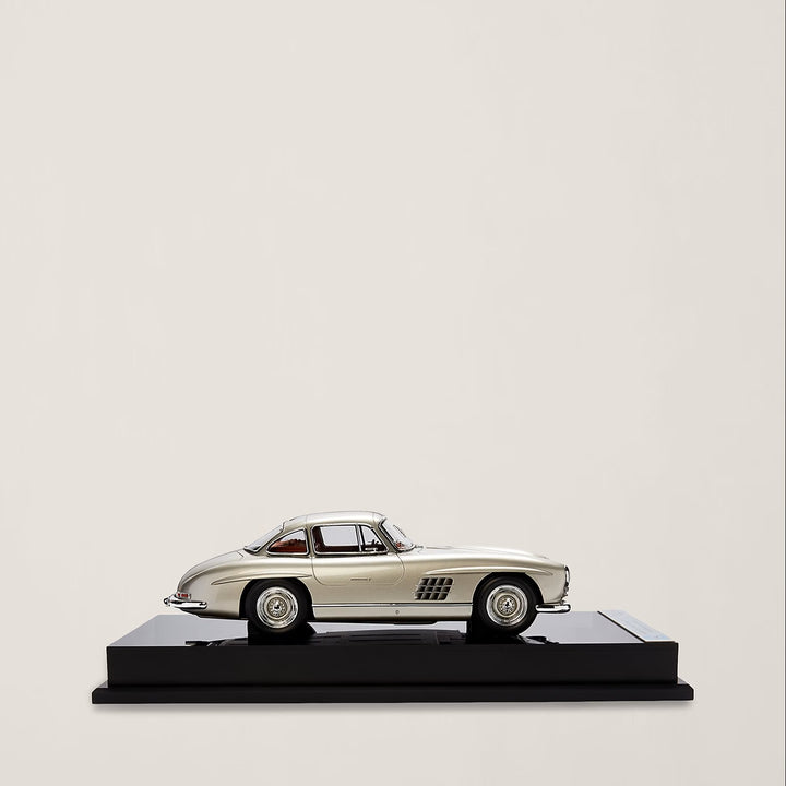 Mercedes-Benz 300 SL “Gullwing” Coupe 1:18 Scale Model