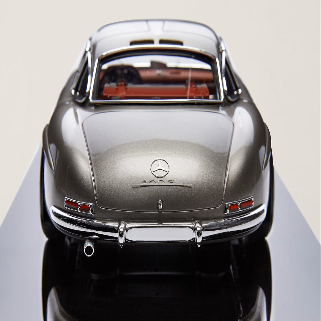 Mercedes-Benz 300 SL “Gullwing” Coupe 1:18 Scale Model
