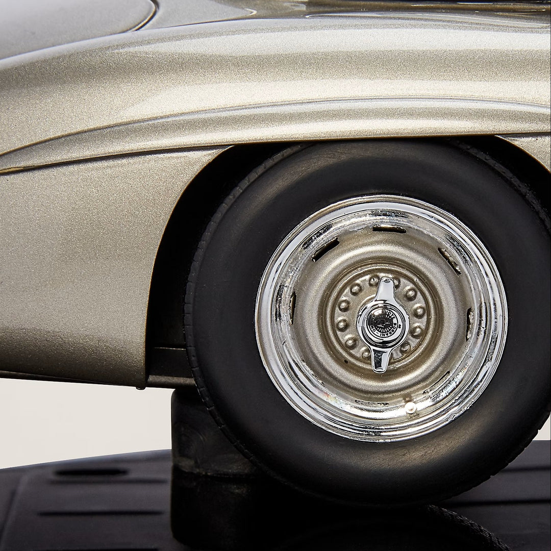 Mercedes-Benz 300 SL “Gullwing” Coupe 1:18 Scale Model