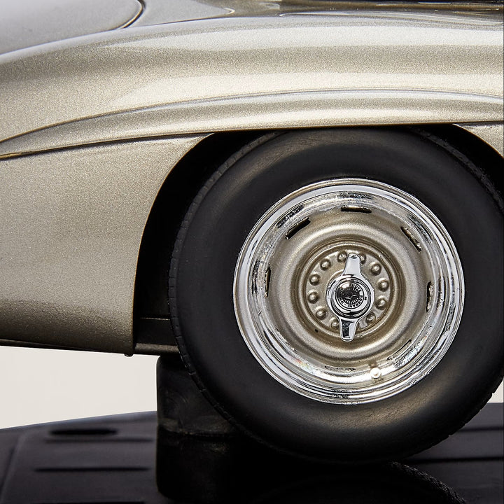 Mercedes-Benz 300 SL “Gullwing” Coupe 1:18 Scale Model