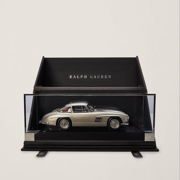 Mercedes-Benz 300 SL “Gullwing” Coupe 1:18 Scale Model