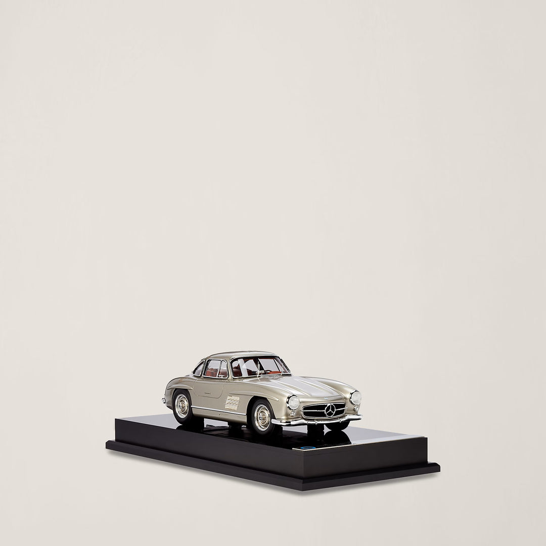 Mercedes-Benz 300 SL “Gullwing” Coupe 1:18 Scale Model