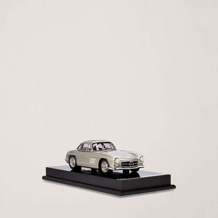 Mercedes-Benz 300 SL “Gullwing” Coupe 1:18 Scale Model